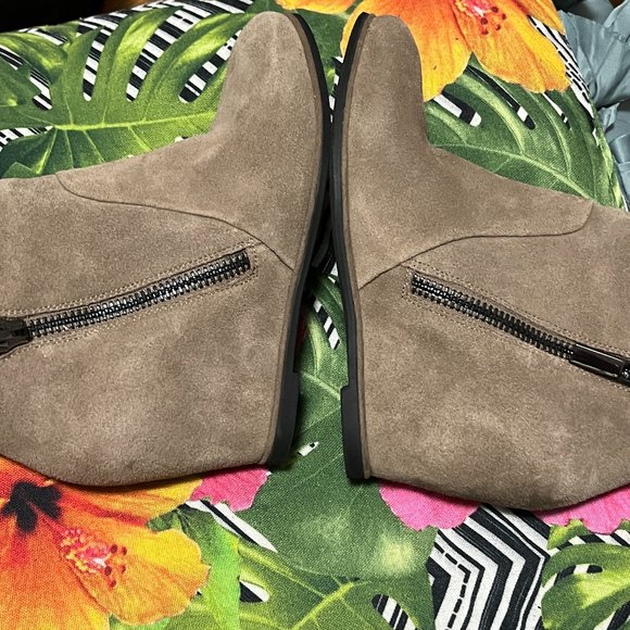 Kenneth Cole 'Vivian' Wedge Bootie, Size 6.5 Tan - Picture 8 of 14